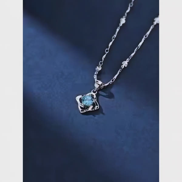 Luxurious Love & Luck Clover Pendant Necklace™